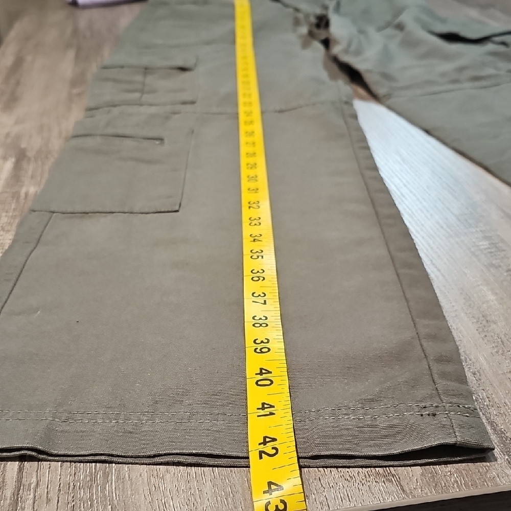 Aeropostale Women's Straight Leg Cargo Pants in Olive - Picture 6 of 8